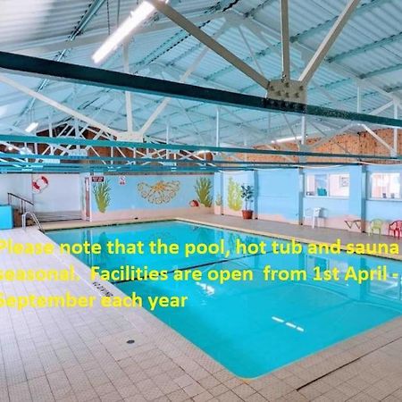 Ocean Breeze, Gower Holiday Village. Allows Dogs Swansea Exterior foto