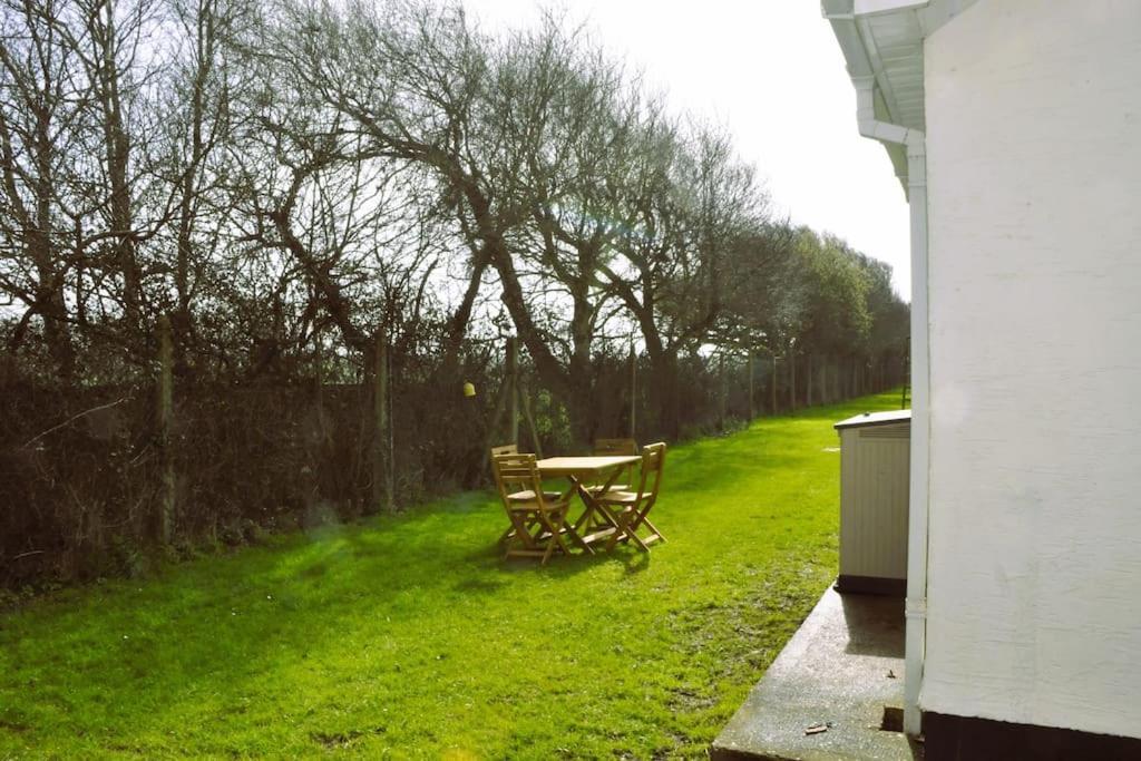 Ocean Breeze, Gower Holiday Village. Allows Dogs Swansea Exterior foto